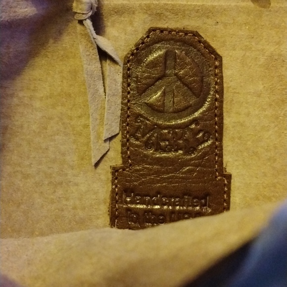 Mere handcrafted leather and velvet inlay clutch. Rare - Picture 4 of 11